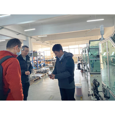 Máquina de enrollamiento de armaduras totalmente automática Enrollador de bobina de rotor con tensor electrónico proveedor