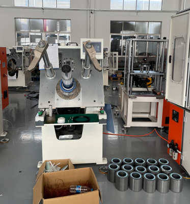 Máquina de inserción de bobina de estado del motor de inducción totalmente automática Ventilador oscilante Proveedor